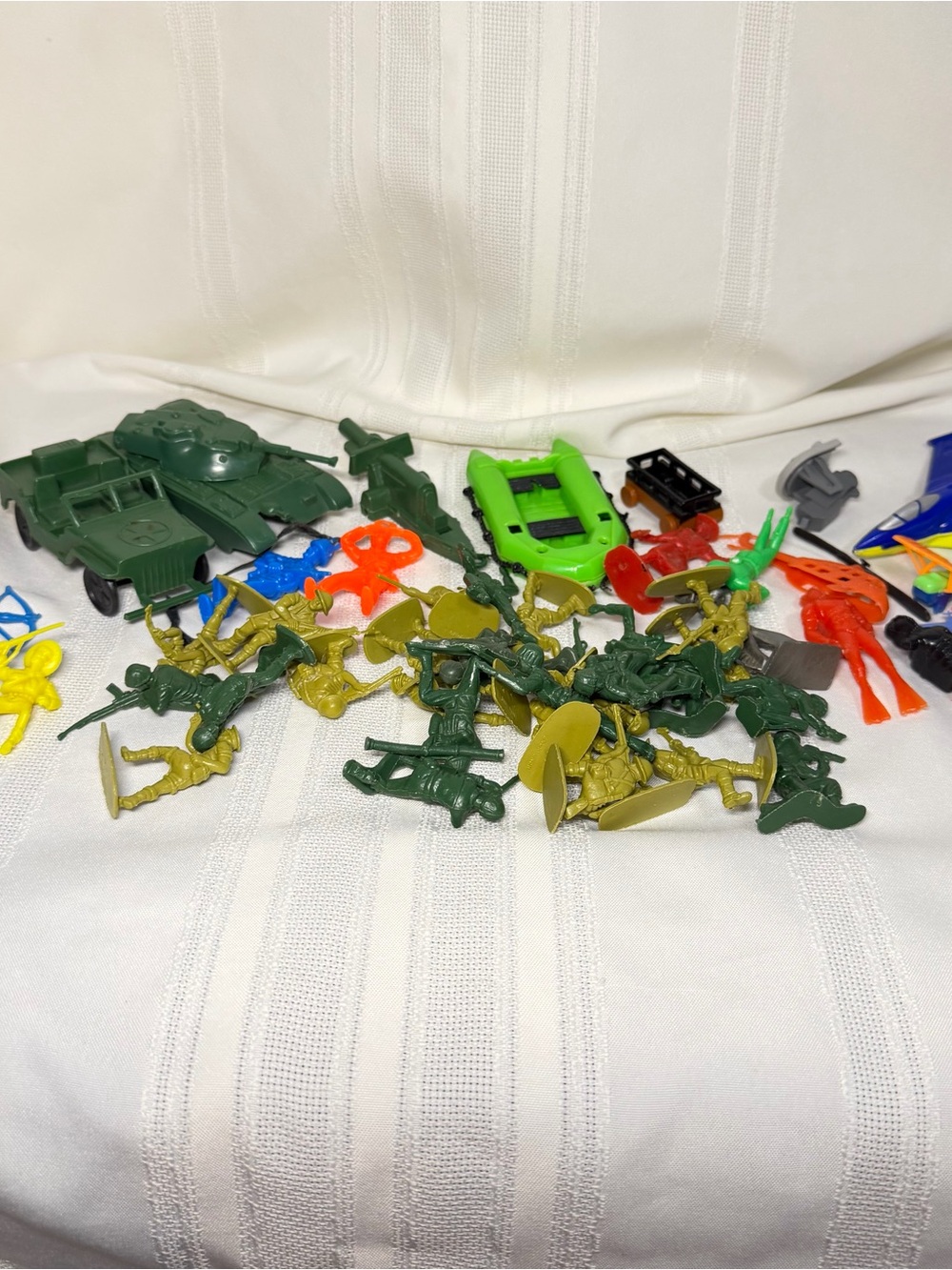 Plastic Infantry Toy Soldier Figures Lot w/ Vehicles & Aircraft, Assorted Colors